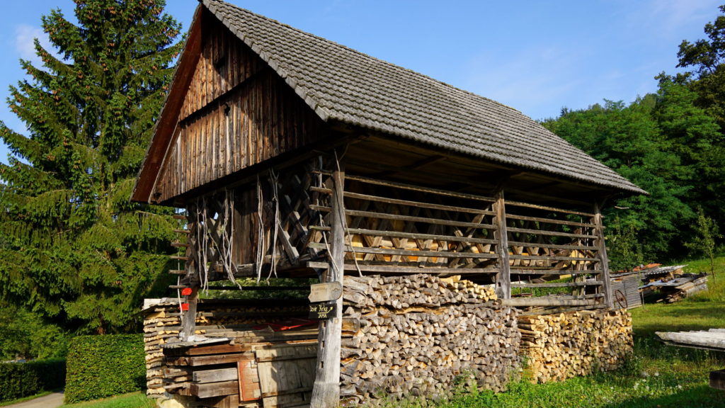 Holzschober in Krka