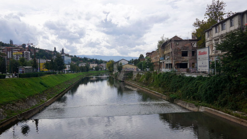 Der Fluss Miljacka in Sarajevo