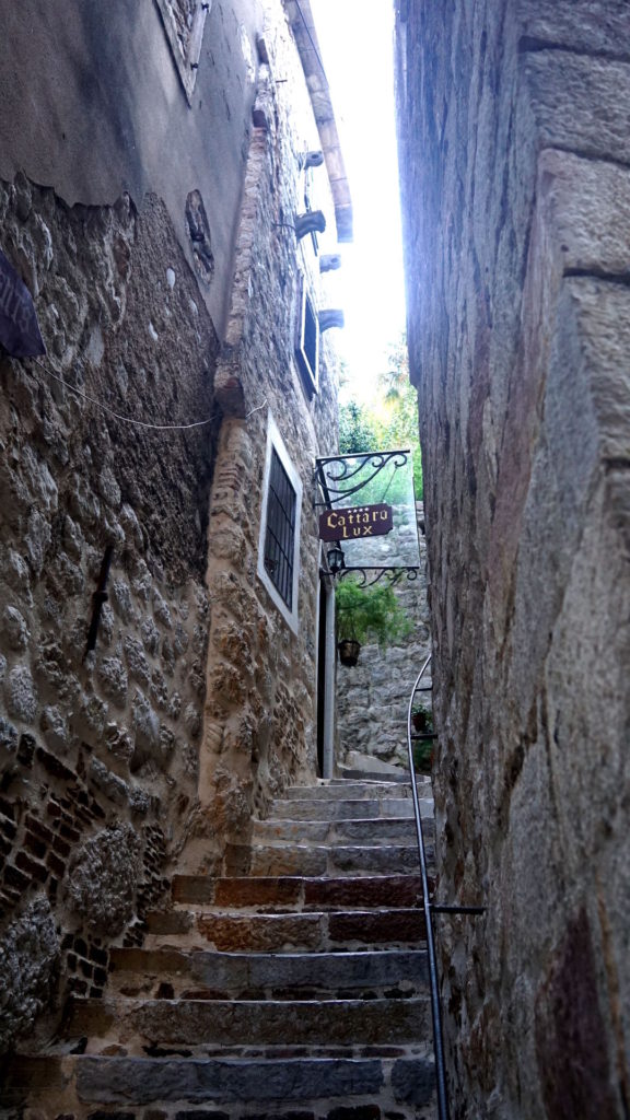 Verwunsche Gassen in Kotor - verlässt man ein wenig das Touristengetümmel kann man die Altstadt geniessen