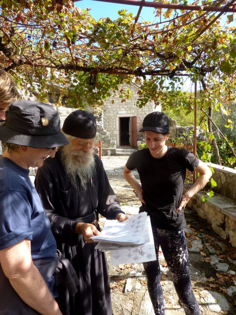 … es lohnt sich. Eine Kleine Insel im Lake Skadar. Hier bewirtschaftet ein Mönch 23 Jahre ein kleines orthodoxes Kloster - er hat sich ein kleines Paradis geschaffen abseitz von der Hektik des Alltages