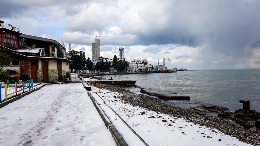 Am Hafen mit Blick auf das touristische Batumi