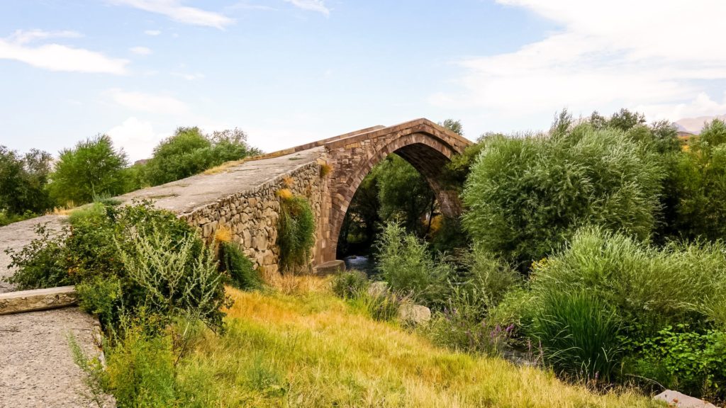 Eine alte Brücke der Seidenstrasse