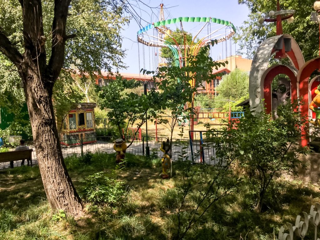 Ein alter, verlassener Vergnügungspark mitten in Gyumri